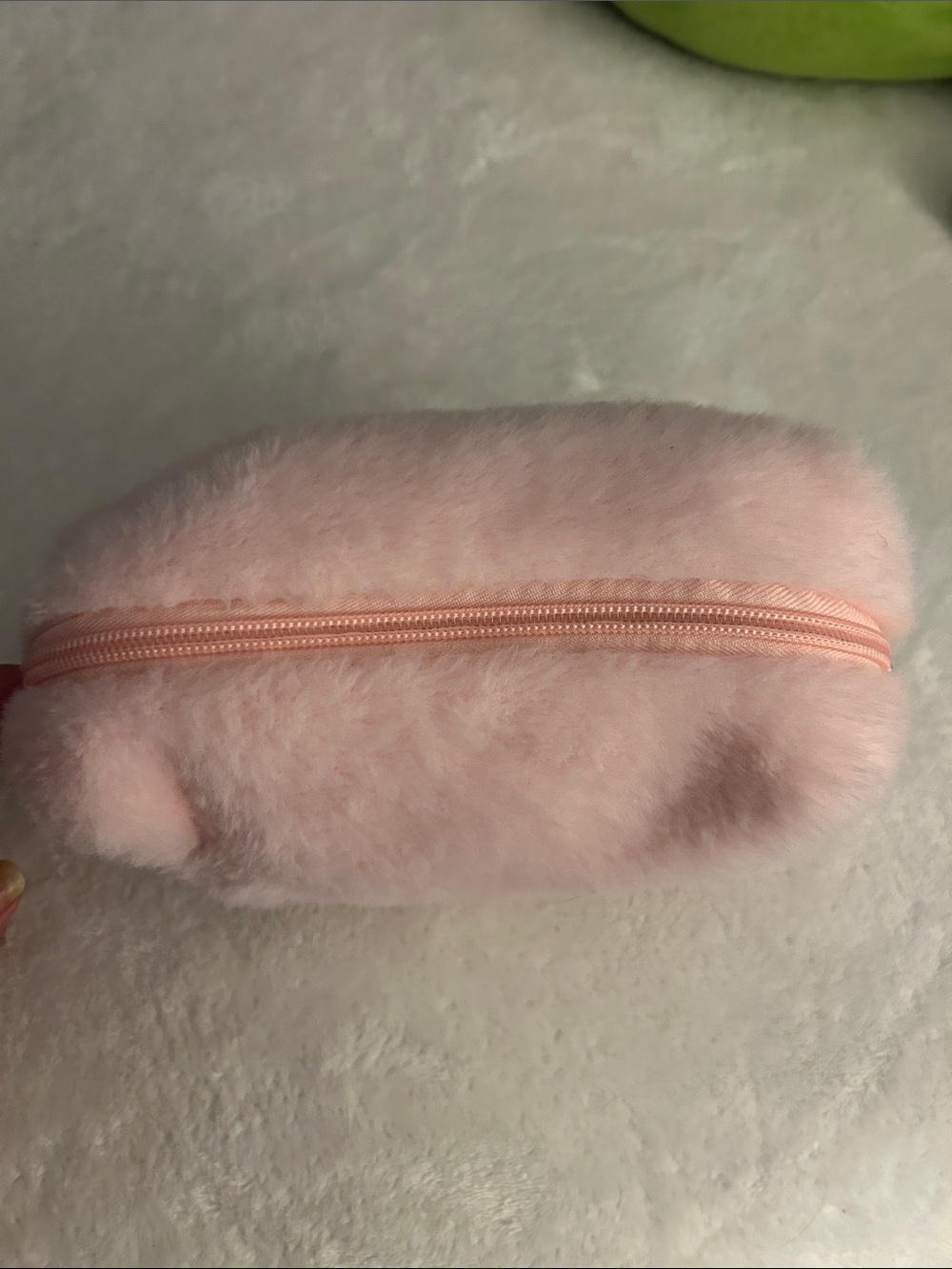 Plush Cosmetic Pouch & makeup applicators - Picture 2 of 6
